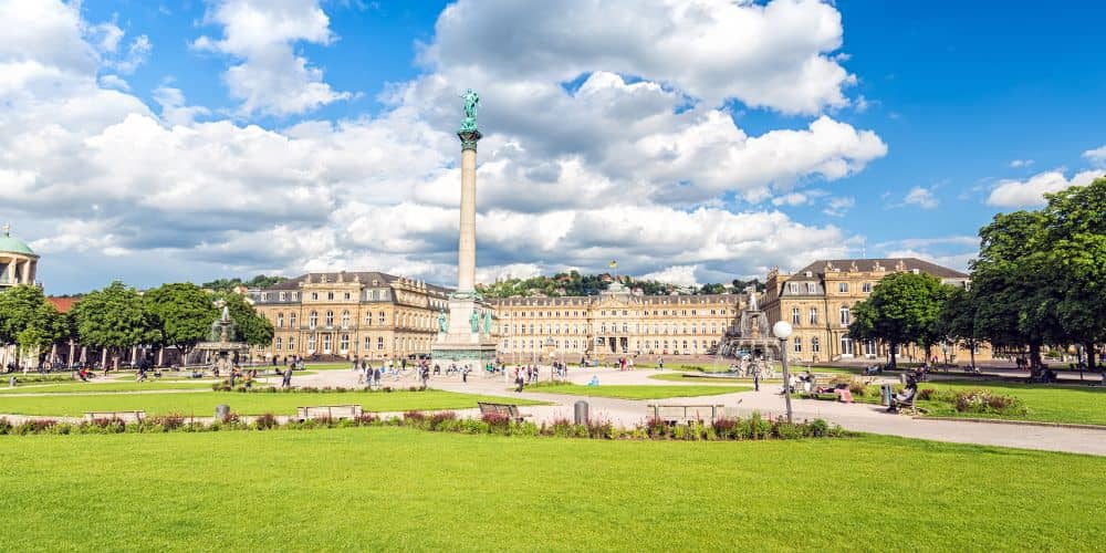 Blick auf den Schlossplatz in Stuttgart